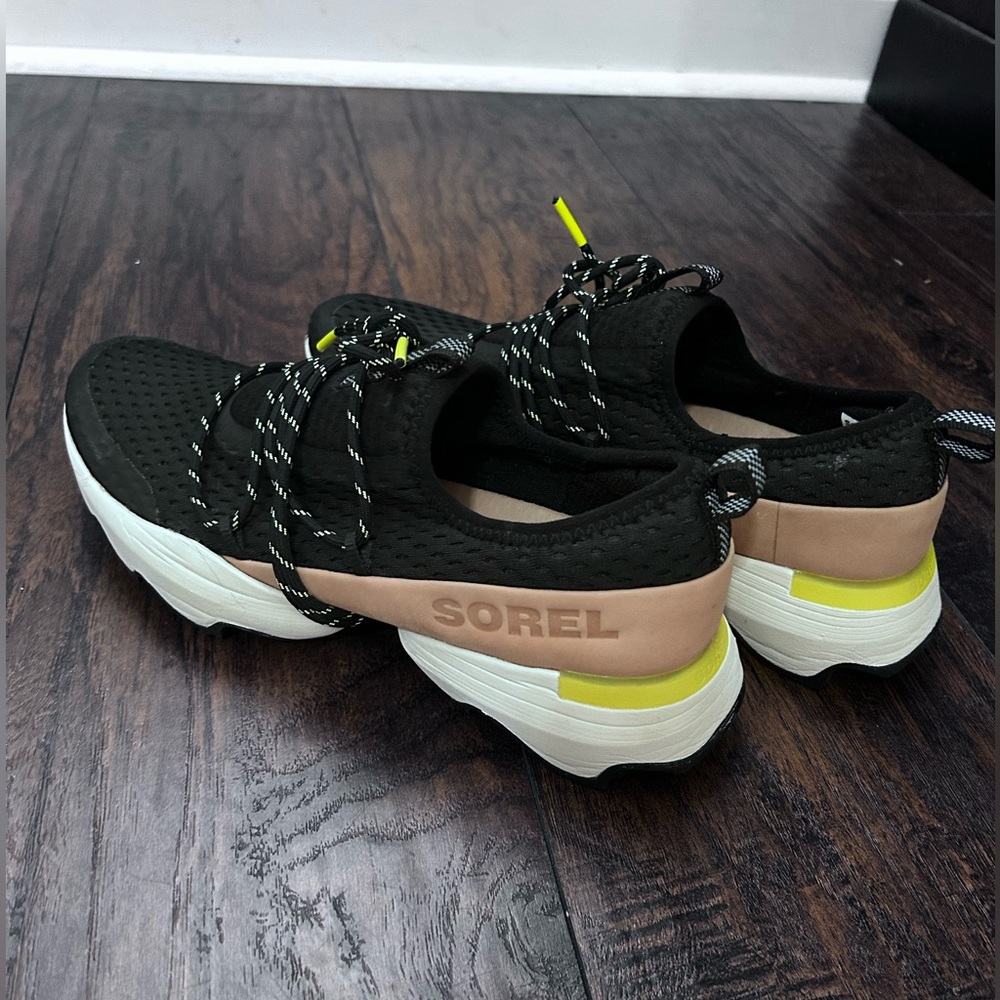 Sorel tennis shoes size 10 women’s